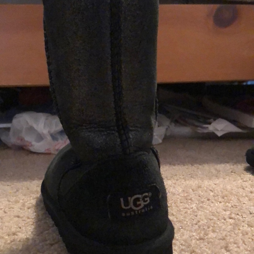 Ugg - Picture 3 of 8